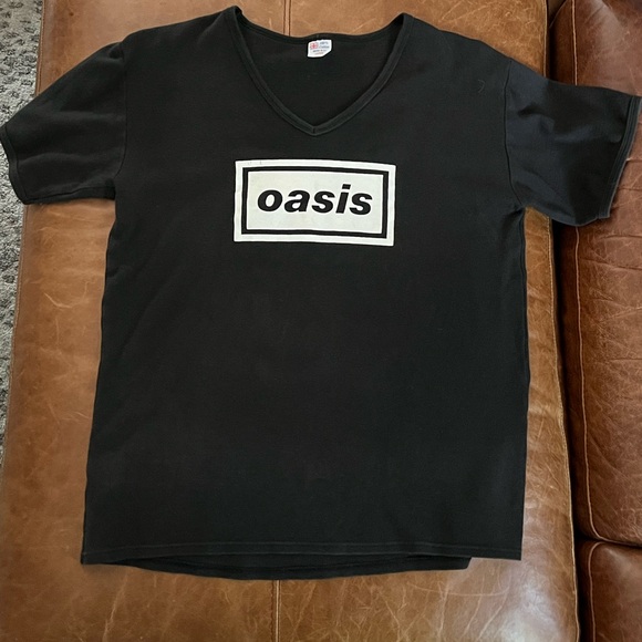 AUTHENTIC 28-year old Oasis concert-tee - Picture 1 of 4